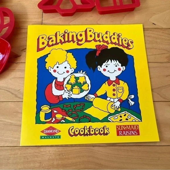 1994 SUNMAID RAISINS & DIAMOND WALNUTS BAKING BUDDIES BAKING KIT Cookie Cutters - Picture 2 of 9